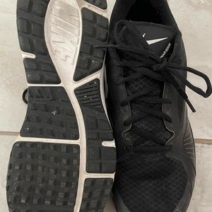 tennis nike black size 8 1/2